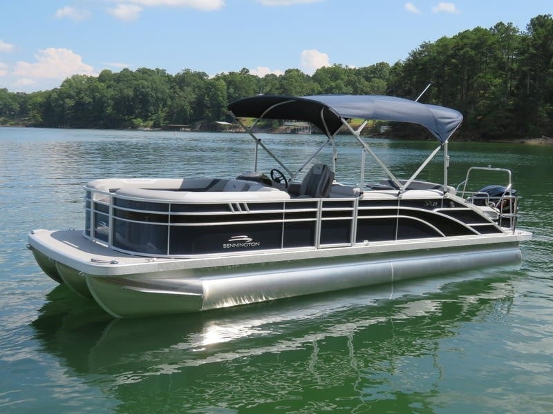 clean pontoon boat in water in destin florida