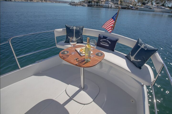 beautiful table on a private boat cruise in destin florida