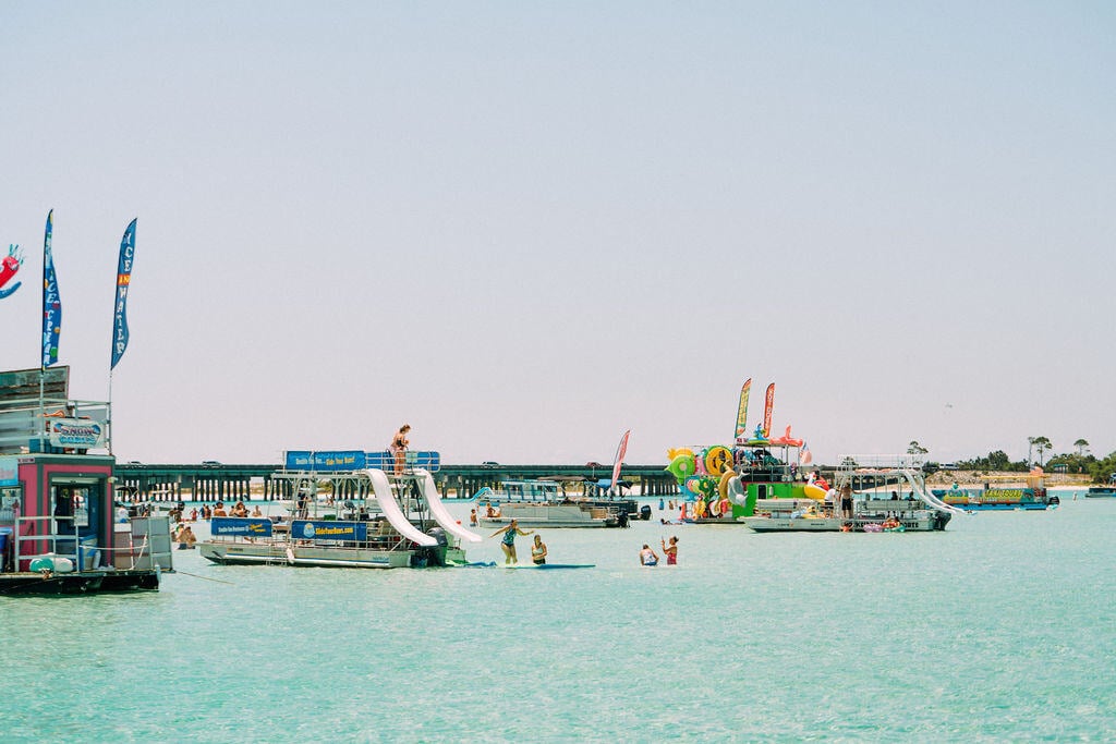 crab island destin on a sunny day with vendors