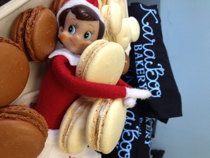 elf enjoys macaron dessets
