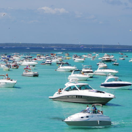 boats on crab island in destin florida