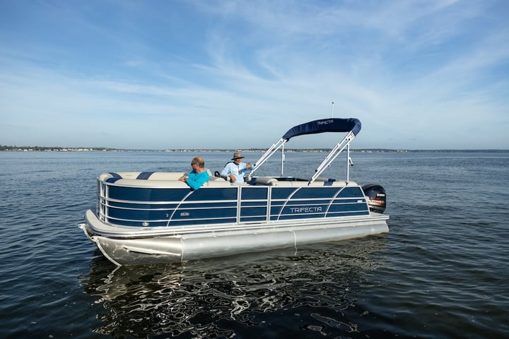 rent a standard pontoon for spring break with family in destin